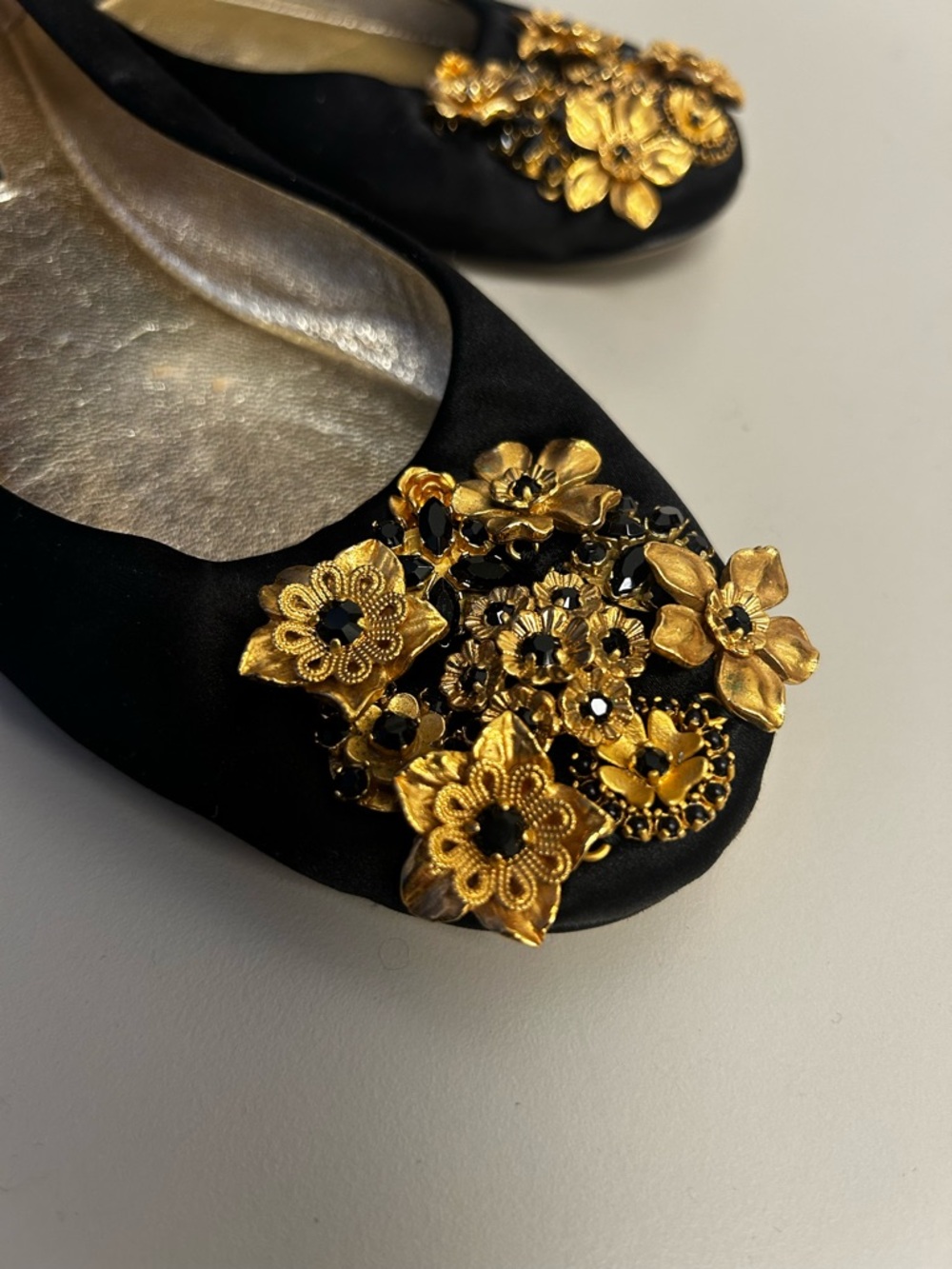 Dolce & Gabbana Black Satin Flats with Gold Floral Embellishments sz US 5/ EU 35 - Picture 4 of 6